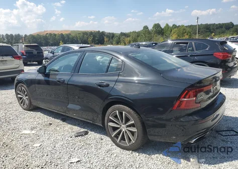 2022 Volvo S60 B5 Momentum z USA, uszkodzony, nr VIN 7JRL12TZ8NG189657